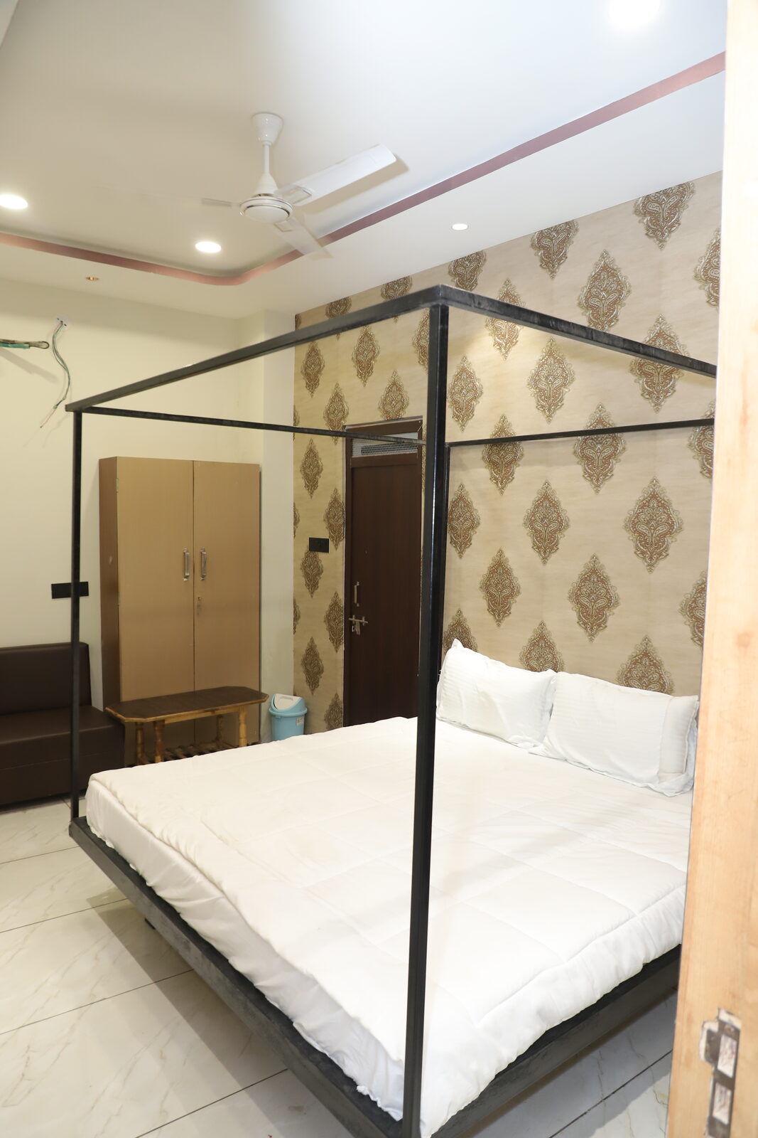Deluxe Double Room with four-poster double bed